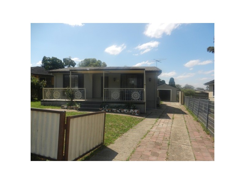 21 Collins ave, Lurnea NSW 2170