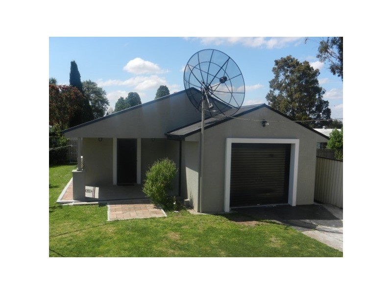 21 Collins ave, Lurnea NSW 2170