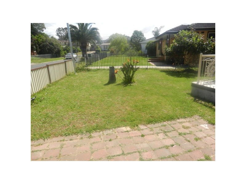 21 Collins ave, Lurnea NSW 2170