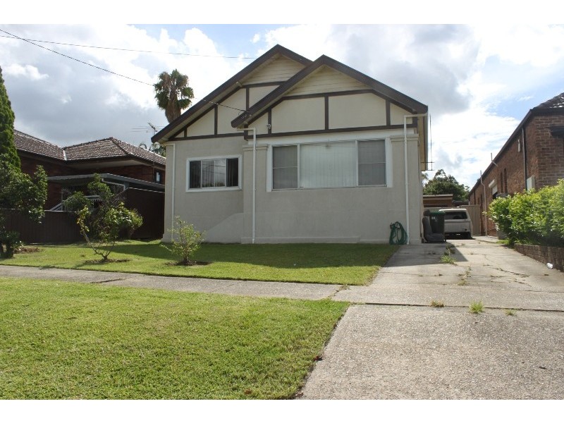 24 Gosling St, Greenacre NSW 2190