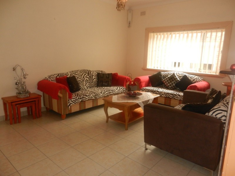 24 Gosling St, Greenacre NSW 2190
