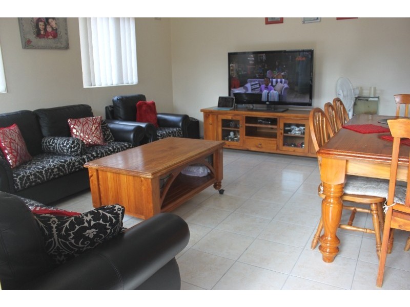 24 Gosling St, Greenacre NSW 2190