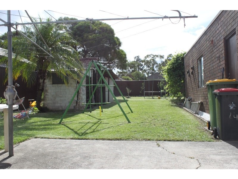 24 Gosling St, Greenacre NSW 2190