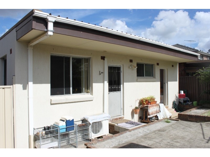 24 Gosling St, Greenacre NSW 2190