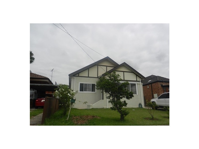 24 Gosling St, Greenacre NSW 2190