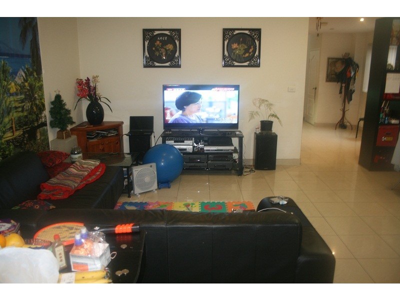 10 Nowra, Campsie NSW 2194