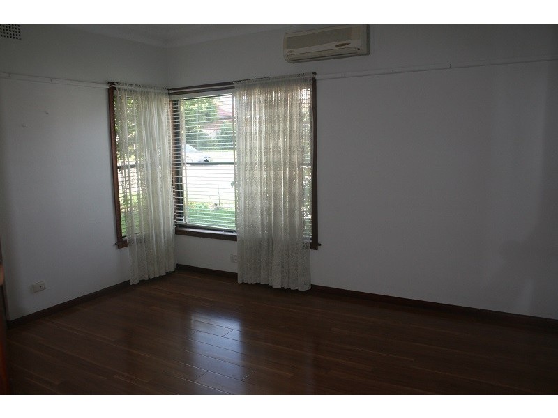 17 Low St, Hurstville NSW 2220