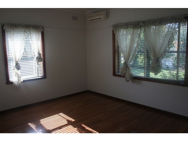 17 Low St, Hurstville NSW 2220