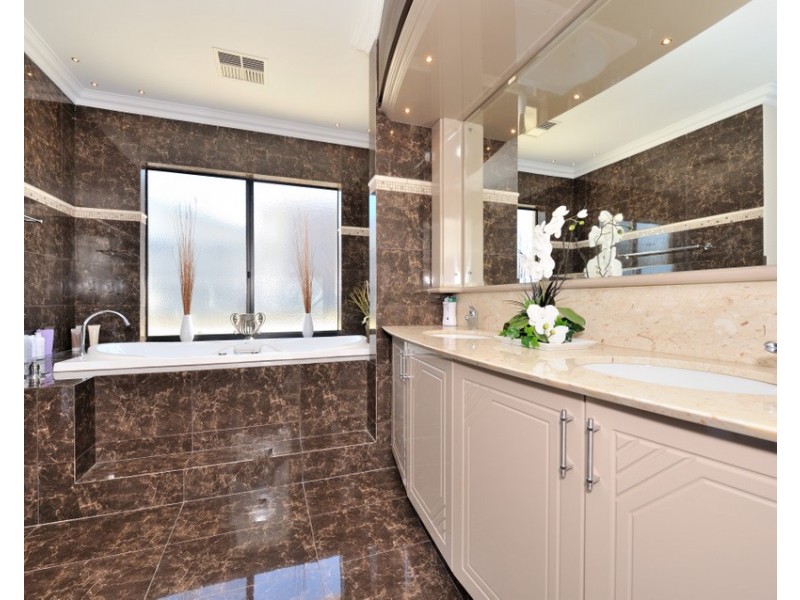 30 Romano Crescent, Iluka WA 6028