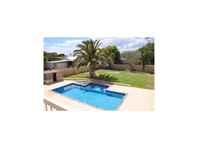 12 Ocean Drive, Quinns Rocks WA 6030