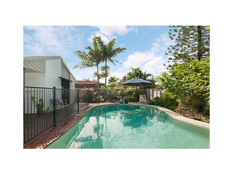 10 Karumba Drive, Warana QLD 4575