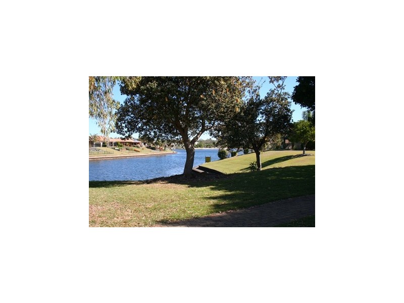 121/8 Melody Court, Warana QLD 4575