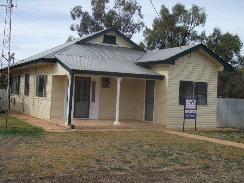 24 Campbell St, Trangie NSW 2823