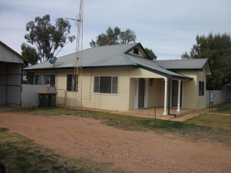 24 Campbell St, Trangie NSW 2823