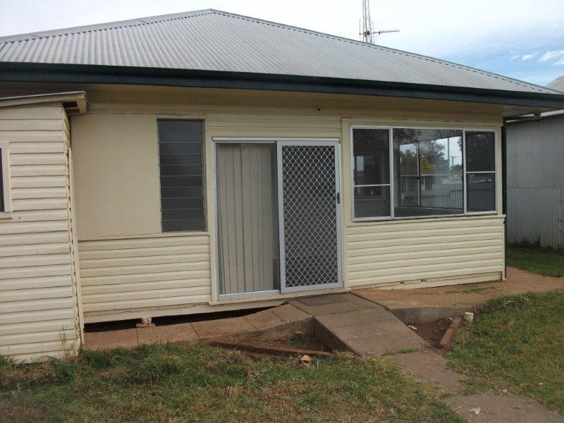 24 Campbell St, Trangie NSW 2823