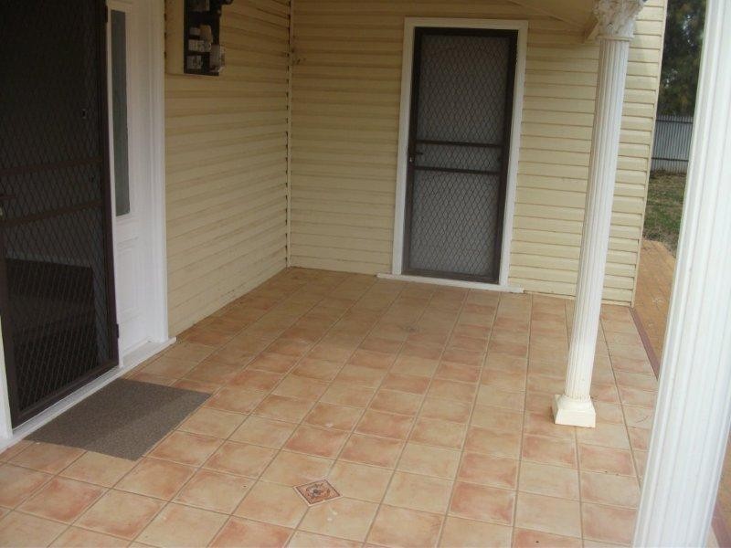 24 Campbell St, Trangie NSW 2823