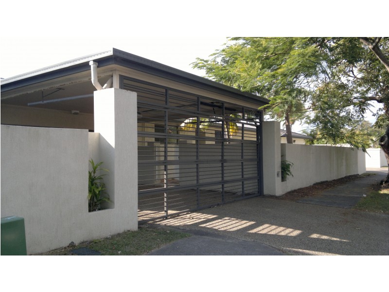 204 Sunshine Blvd, Mermaid Waters QLD 4218