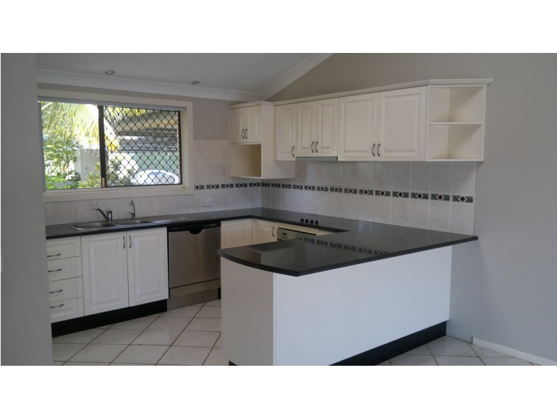 204 Sunshine Blvd, Mermaid Waters QLD 4218