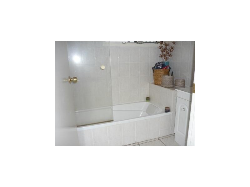 204 Sunshine Blvd, Mermaid Waters QLD 4218