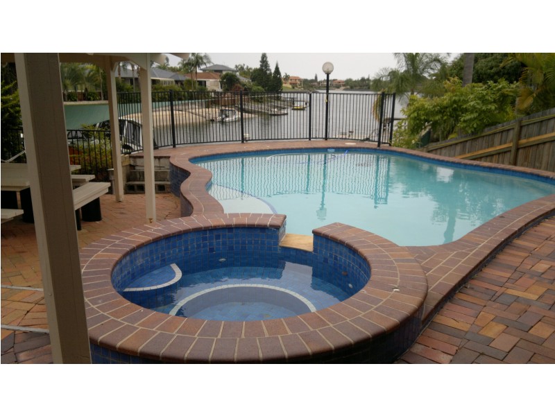 6 Winch Court, Mermaid Waters QLD 4218