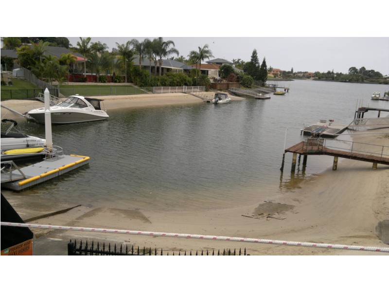 6 Winch Court, Mermaid Waters QLD 4218