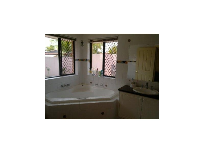 19 Moonraker Street, Clear Island Waters QLD 4226