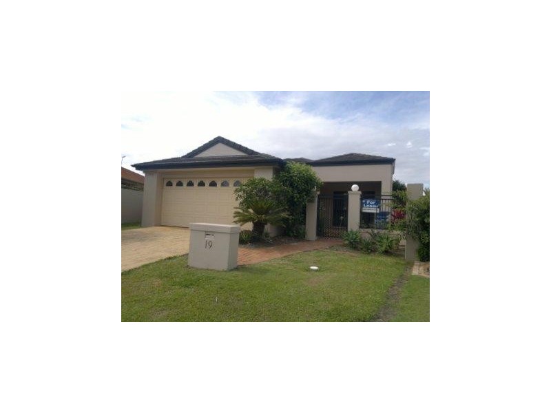 19 Moonraker Street, Clear Island Waters QLD 4226