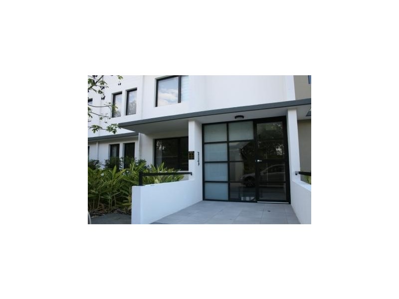 3/305 Easthill Drive, Robina QLD 4226