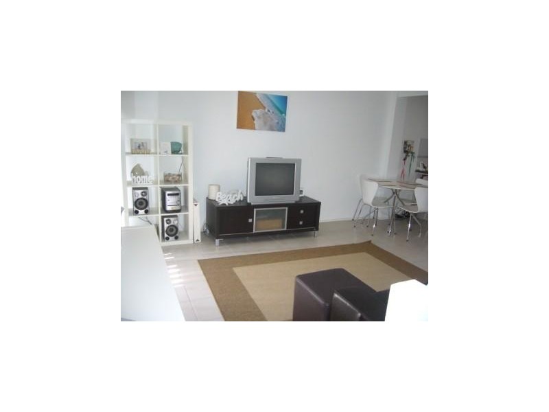 2/4 Angie Crt, Mermaid Waters QLD 4218