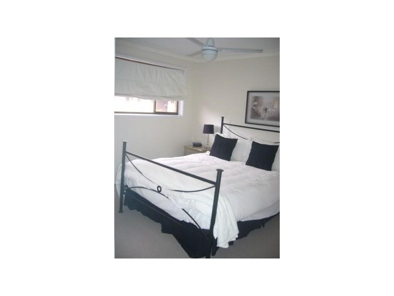 2/4 Angie Crt, Mermaid Waters QLD 4218