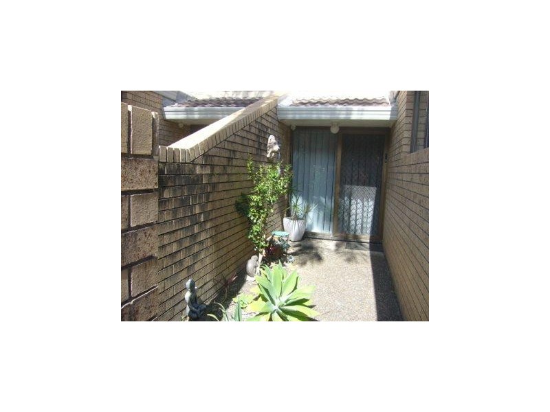 2/4 Angie Crt, Mermaid Waters QLD 4218