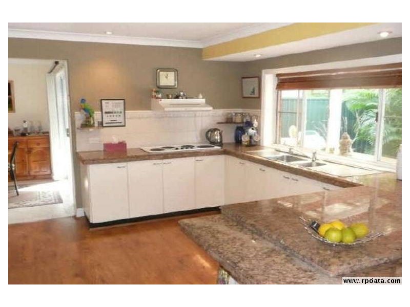 37 Lutana Ave, Miami QLD 4220