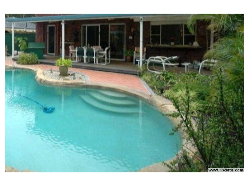 37 Lutana Ave, Miami QLD 4220