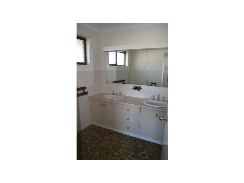 54 Markeri Street, Mermaid Waters QLD 4218