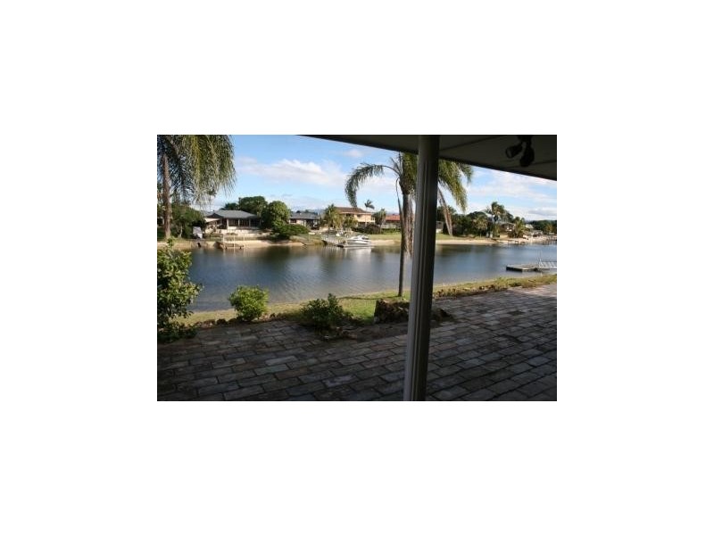 54 Markeri Street, Mermaid Waters QLD 4218