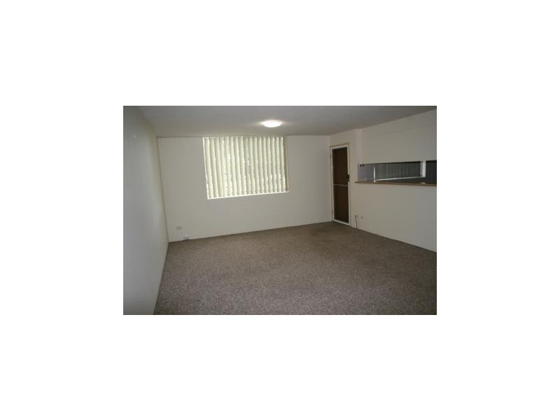 4/2 Oceanic Drive, Mermaid Waters QLD 4218