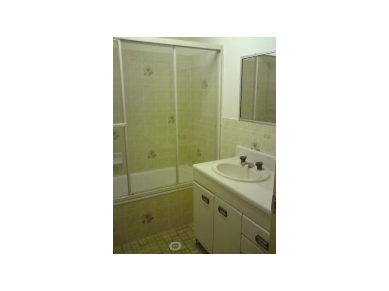 4/2 Oceanic Drive, Mermaid Waters QLD 4218