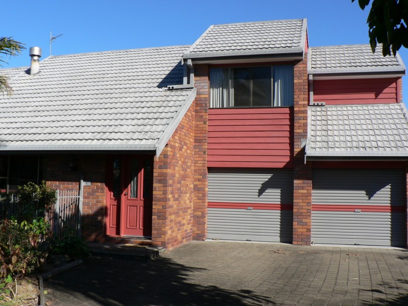 11 Normanby Street, Mermaid Waters QLD 4218