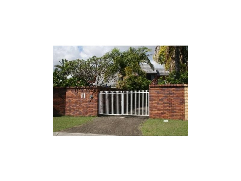 11 Normanby Street, Mermaid Waters QLD 4218