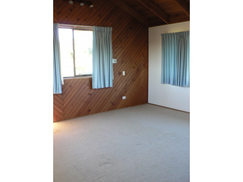 11 Normanby Street, Mermaid Waters QLD 4218