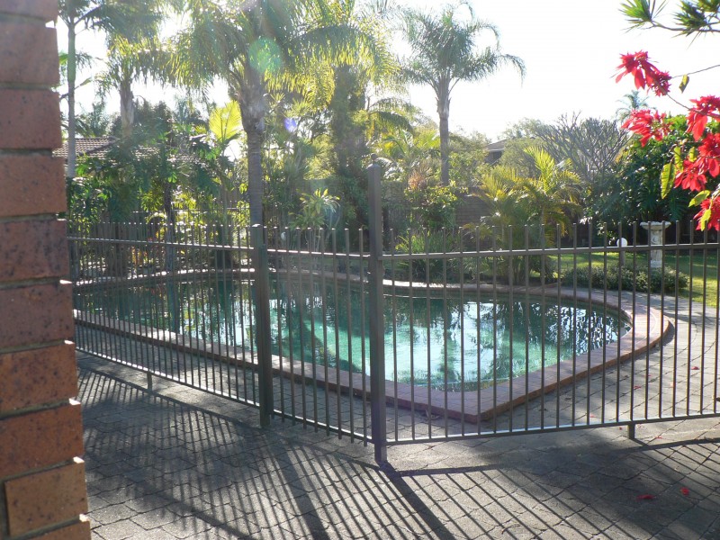 11 Normanby Street, Mermaid Waters QLD 4218