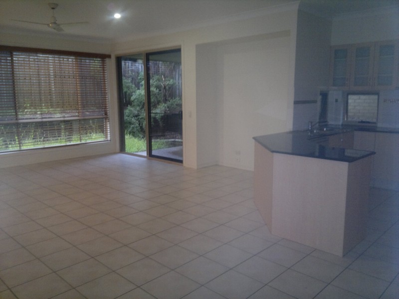 1/2 Duxton  Court, Varsity Lakes QLD 4227