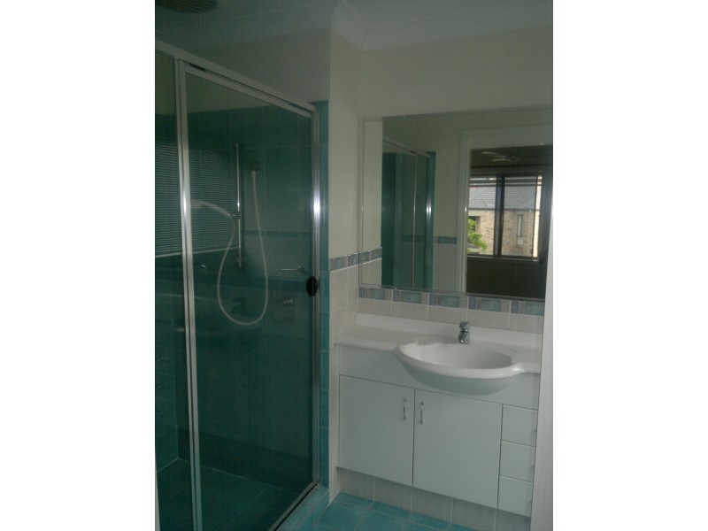 1/2 Duxton  Court, Varsity Lakes QLD 4227