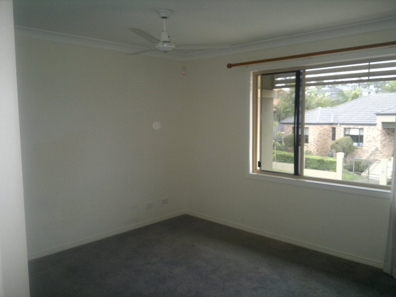 1/2 Duxton  Court, Varsity Lakes QLD 4227