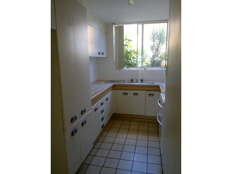 1/2 Oceanic Drive, Mermaid Waters QLD 4218