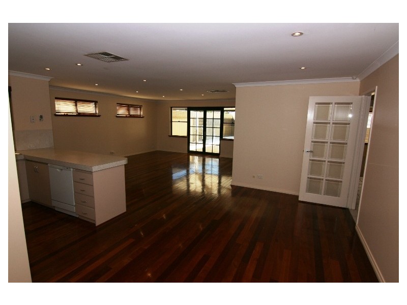 7 O’Leary Place, Redcliffe WA 6104