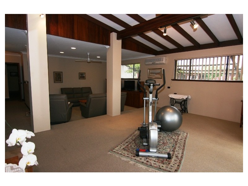 301 Robinson Avenue, Cloverdale WA 6105