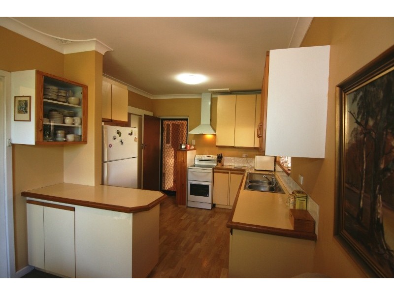 301 Robinson Avenue, Cloverdale WA 6105