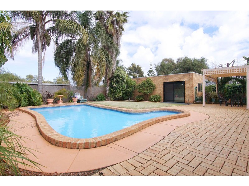 64 Leake Street, Belmont WA 6104