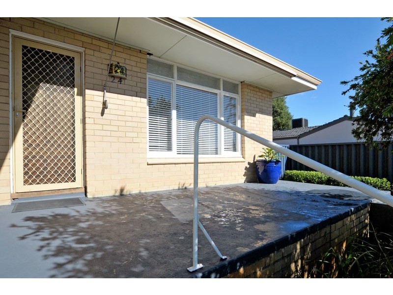 24 Trink Street, Cloverdale WA 6105